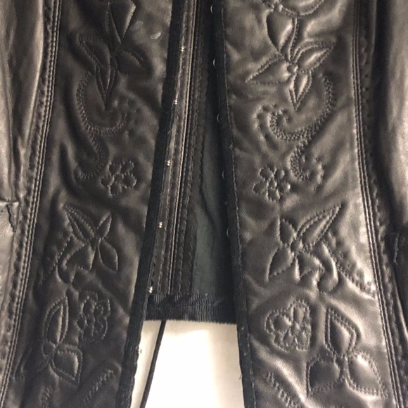 Tahari Black Embossed Black Leather Jacket w Mandarin Collar & Bell Sleeves XS - Picture 6 of 14